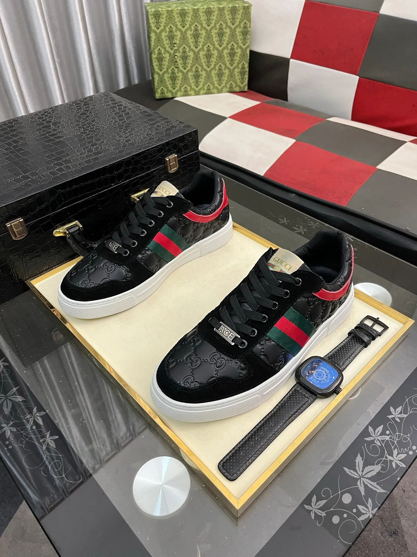Men's Men's Shoes💰440⌚️⌚️【GUCCI】Gucci men's latest white shoe series casual shoes! The official website is built 1:1. Upper: Made of imported cowhide, with electric embroidery ➕Inner lining: Made of high-quality first-layer pigskin, soft and comfortable. Picky material selection and exquisite workmanship give you the best enjoyment. Size: 38-44 yards, 3️⃣ colors available.